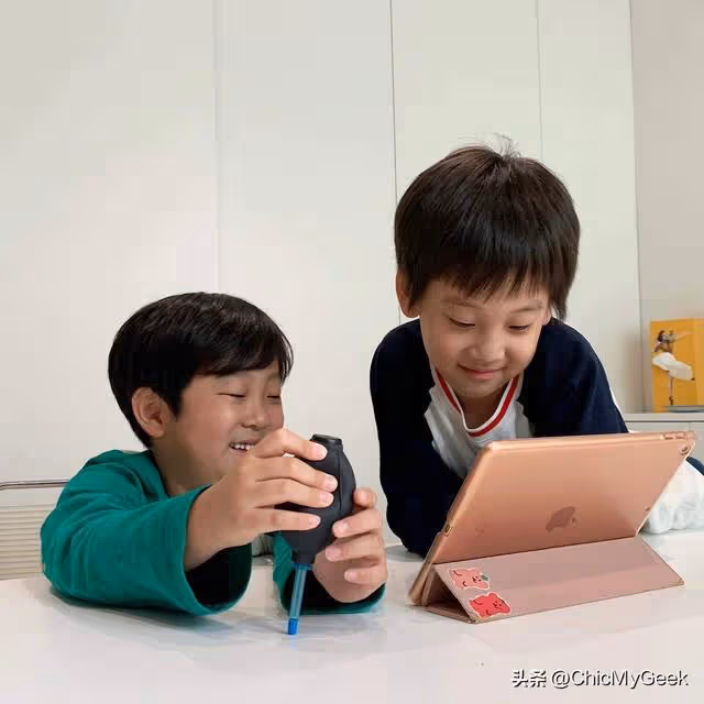 《超人回來了》童星近況,大韓、民國、萬歲三胞胎暴風成長!
