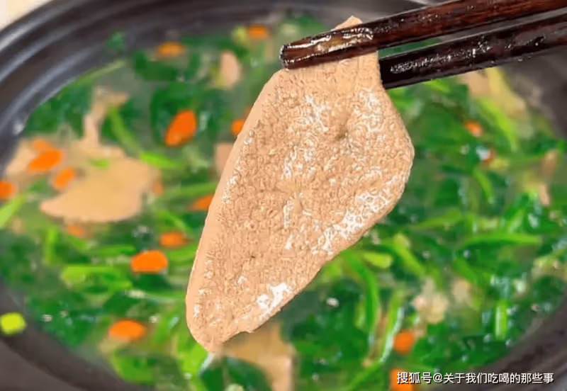豬肝最忌只用清水洗，等於吃毒素，教您一招，血水毒素全跑光