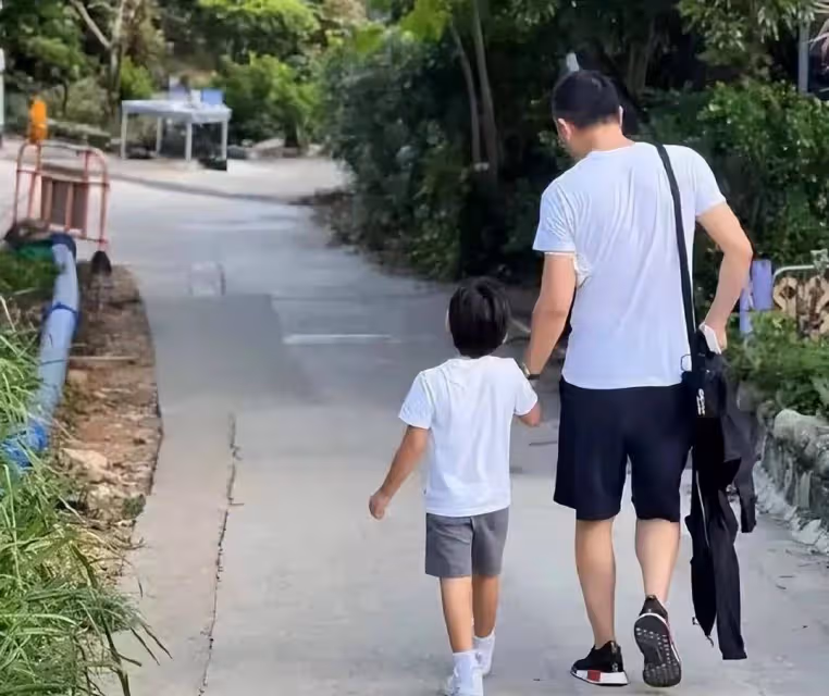 大瓜！唐鶴德被曝代孕生子！諸多細節被扒出，新歡大刪視頻關帳號