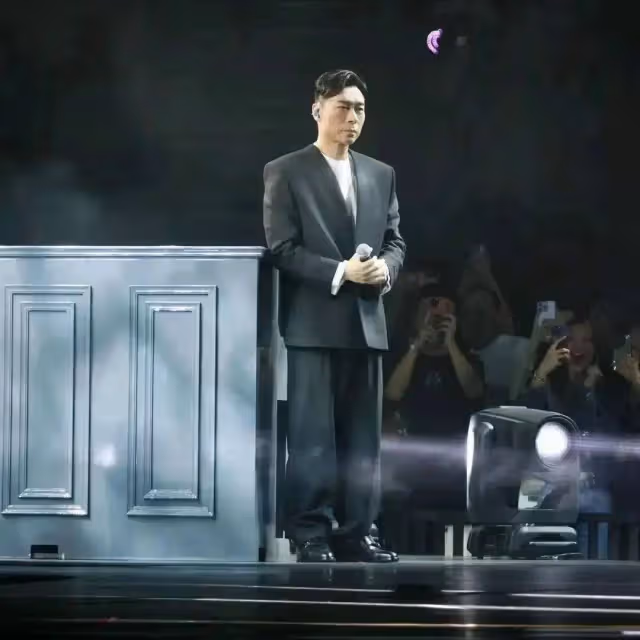 鄭秀文演唱會身材引熱議,健身過度身材毫無美感,網友心疼許志安