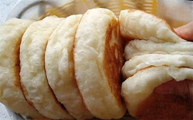 發麵糖餅，一斤面，9兩水，不用揉面，筷子一攪，柔軟蓬鬆吃不夠