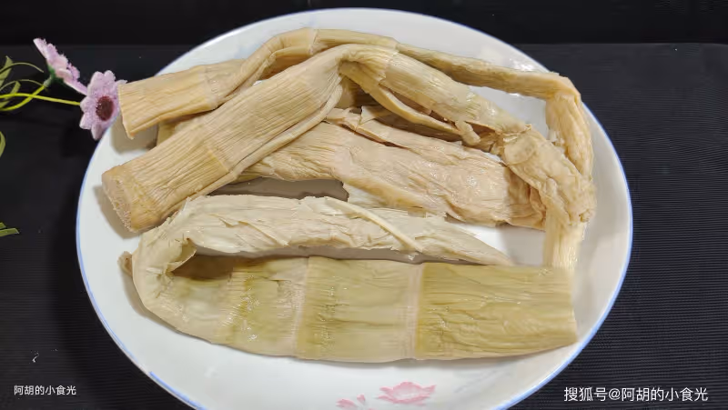 絲瓜和它太絕配，早該這樣吃了！燉一燉湯和菜都有了，一口鮮嫩爽脆、誘人食慾