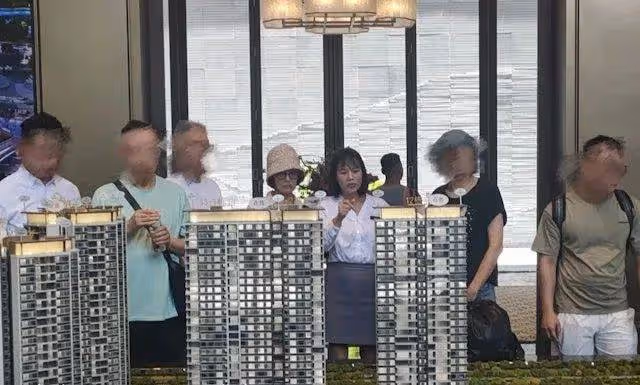 TVB老戲骨內地看樓盤,多地有物業成圈中隱形富婆,老公被稱為「配音界影帝」