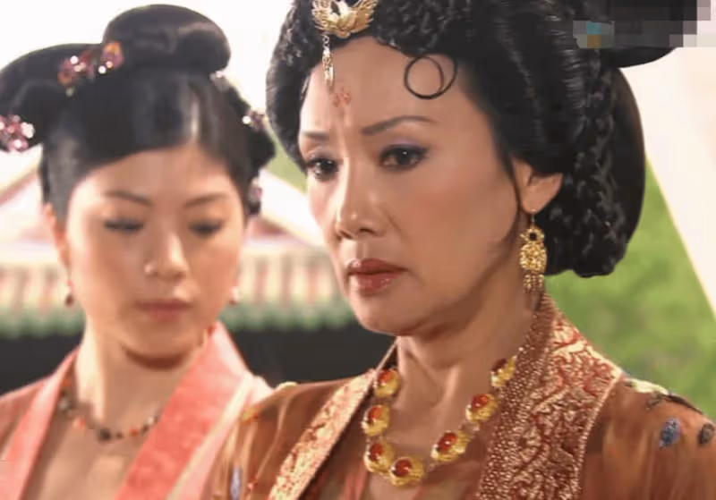 TVB老戲骨內地看樓盤,多地有物業成圈中隱形富婆,老公被稱為「配音界影帝」