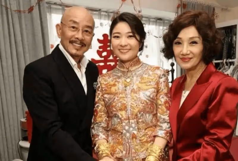 TVB老戲骨內地看樓盤,多地有物業成圈中隱形富婆,老公被稱為「配音界影帝」