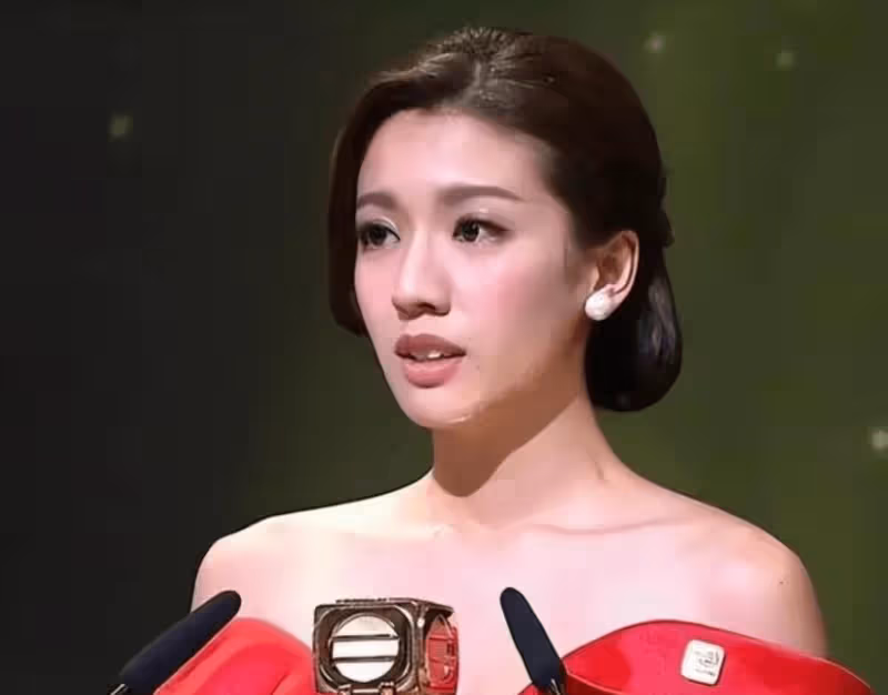 TVB最「黑紅」視後無劇可拍,轉做吃播網紅,吃重口味食物吸引眼球,負評消失?