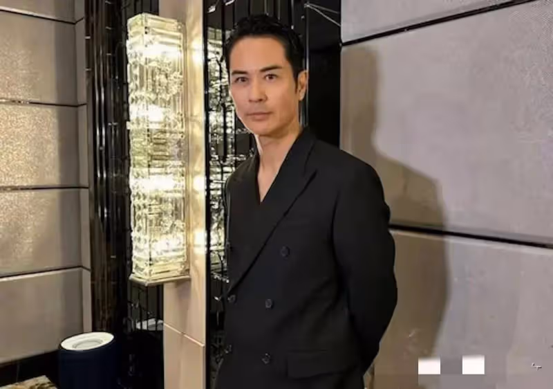 TVB最佳男配角自曝得獎前得到高層暗示，為鄭嘉穎平反，主持人卻險些曝料