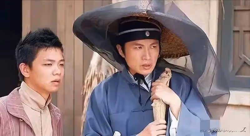 TVB最佳男配角自曝得獎前得到高層暗示，為鄭嘉穎平反，主持人卻險些曝料