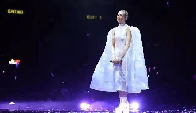 天后鄭秀文深愛許志安出道前已有跡可循,原諒出軌丈夫,演唱會為其復出鋪路