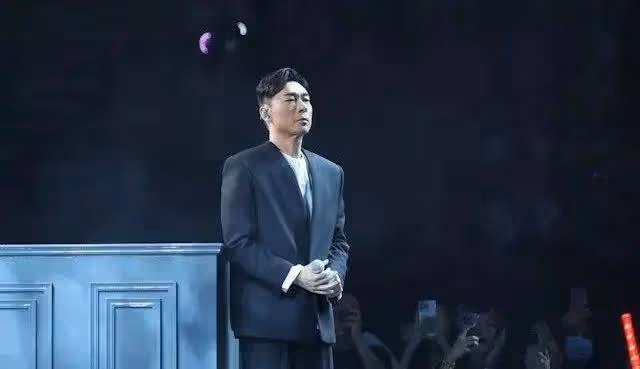 天后鄭秀文深愛許志安出道前已有跡可循,原諒出軌丈夫,演唱會為其復出鋪路
