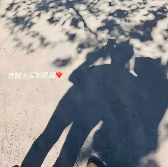 恭喜!40歲香港知名女星單身三年曝新戀情,承認與肌肉男戀愛,網友催快點結婚
