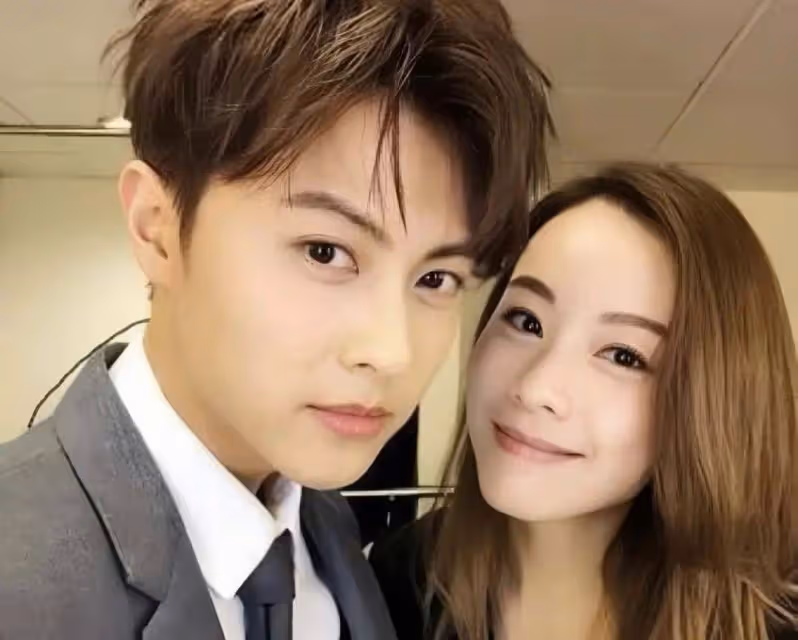 恭喜!40歲香港知名女星單身三年曝新戀情,承認與肌肉男戀愛,網友催快點結婚