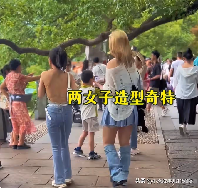 兩女子穿清涼服裝逛西湖,露背裝引熱議,女子解釋:我有穿衣自由