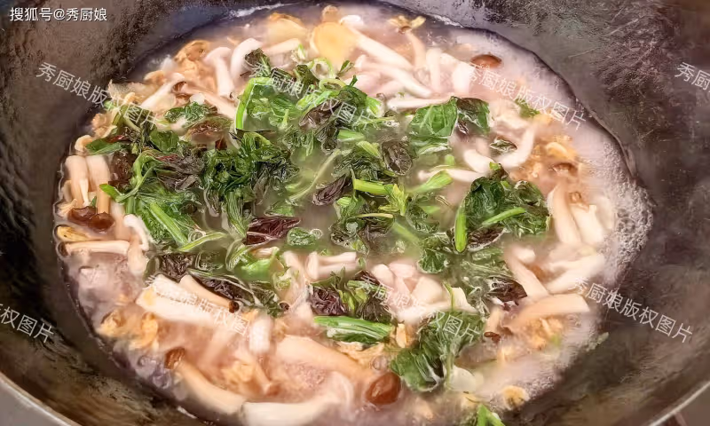 三伏天,遇見這菜使勁吃,全身是寶,營養又便宜,燉湯喝真鮮美!