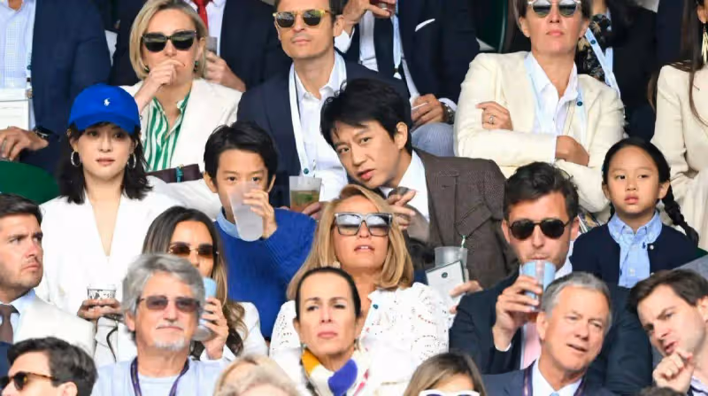 鄧超孫儷一家現身溫網決賽!娘娘顏值回春,女兒和鄧超如複製粘貼