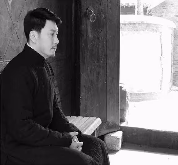 他是最乾淨的男演員,和妻子姐弟戀,相愛20年,一家三口很幸福