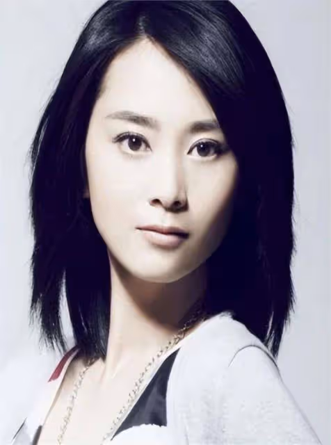 他是最乾淨的男演員,和妻子姐弟戀,相愛20年,一家三口很幸福