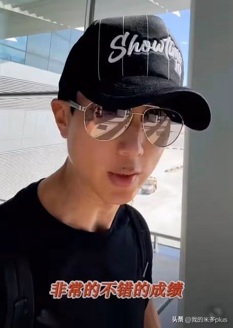 吳尊一家四口回汶萊過暑假,NeiNei期末成績超好,被學校公開表揚
