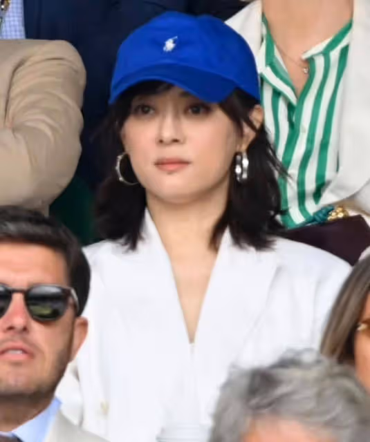 鄧超孫儷一家四口盛裝出席溫網決賽,兒子像媽女兒像爸,孫儷好美