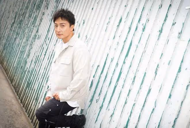 44歲港星住半億豪宅有私家泳池,孝順仔仍與父母同住,與女友結婚順其自然
