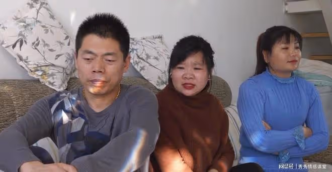 妻子帶2個妹妹住在家裡,我嫌她們飯量大:我累,養不起3個女人
