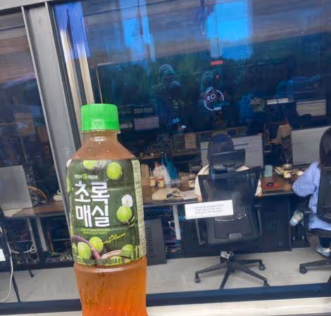 33度高溫！朴寶劍「滿臉汗也堅持」幫百位粉簽名　現場台粉：真的很暖