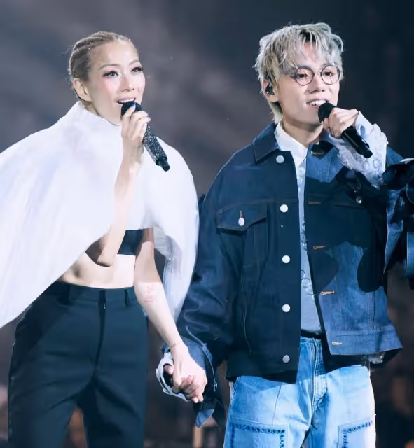 陳奕迅下巴縫30多針露臉了　休養1個月出關看演唱會