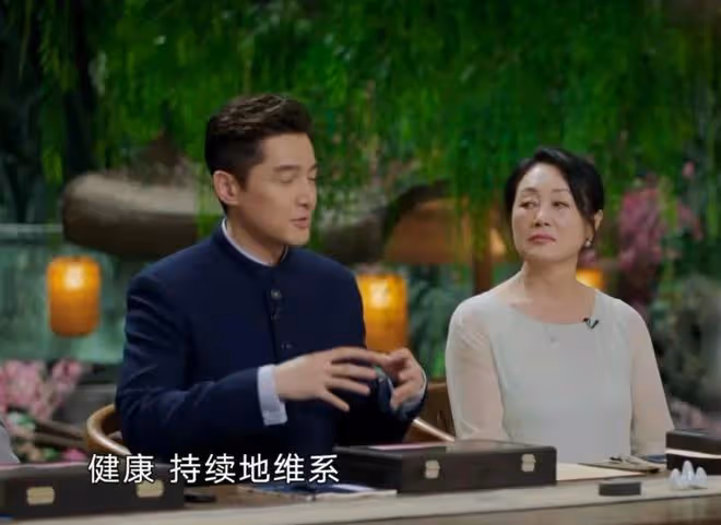 胡歌罕見秀恩愛,大讚老婆持家有道,終於明白他為何選擇黃曦寧
