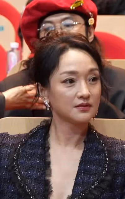 同樣是49歲生圖，鬆弛的周迅和自律的林志玲，差別出來了