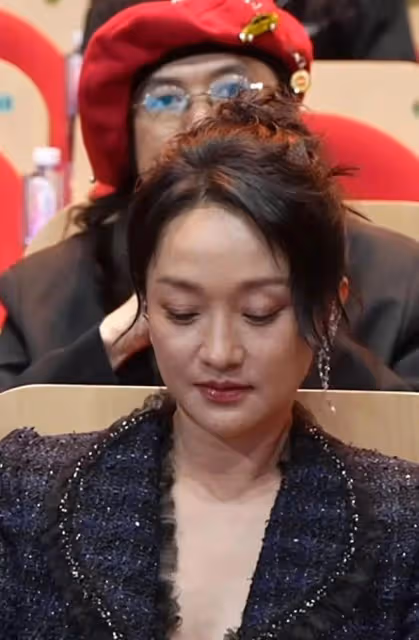 同樣是49歲生圖，鬆弛的周迅和自律的林志玲，差別出來了