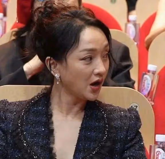 同樣是49歲生圖，鬆弛的周迅和自律的林志玲，差別出來了