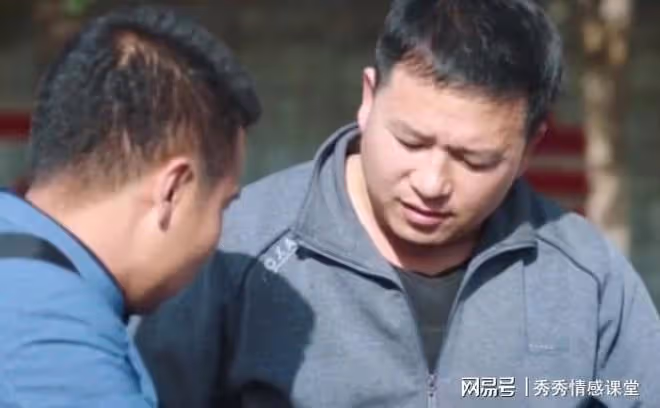 多年沒聯繫的髮小突然請客,我藉口有事沒去,後來慶幸當時的選擇