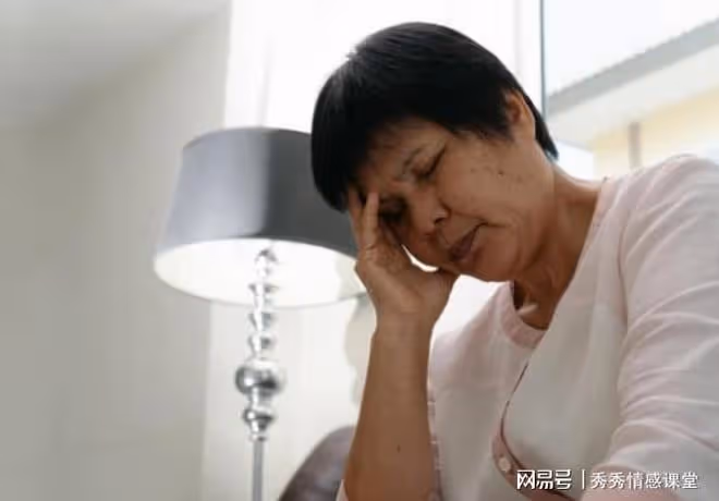 拆遷款到帳我跟團出遊，女婿打爆電話：想拿我的錢養他父母，沒門