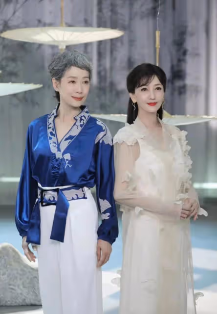 趙雅芝滿臉皺紋,劉曉慶眼皮聳拉,「不老女神」都是假的