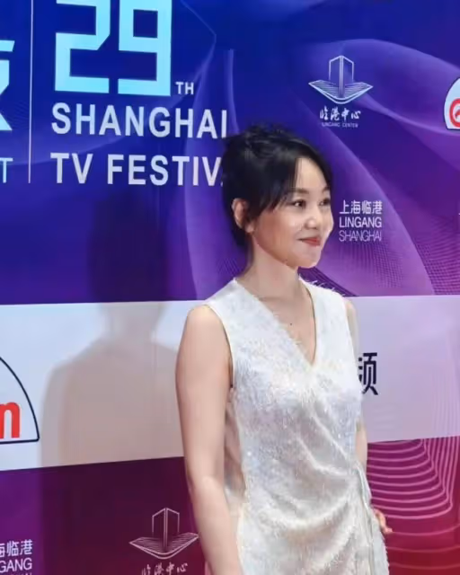 趙雅芝滿臉皺紋,劉曉慶眼皮聳拉,「不老女神」都是假的