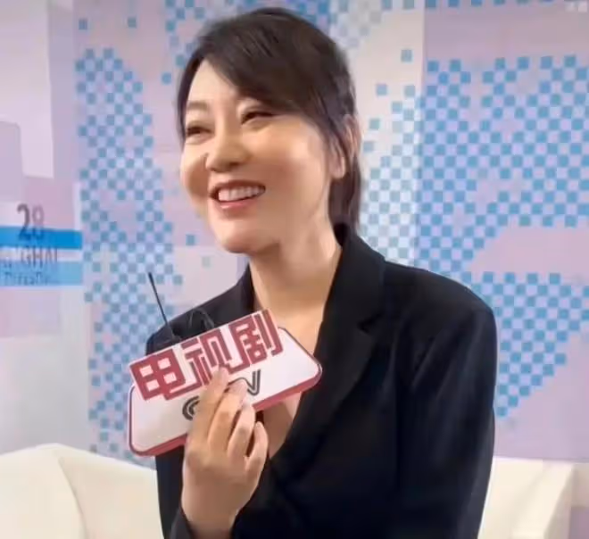 趙雅芝滿臉皺紋,劉曉慶眼皮聳拉,「不老女神」都是假的