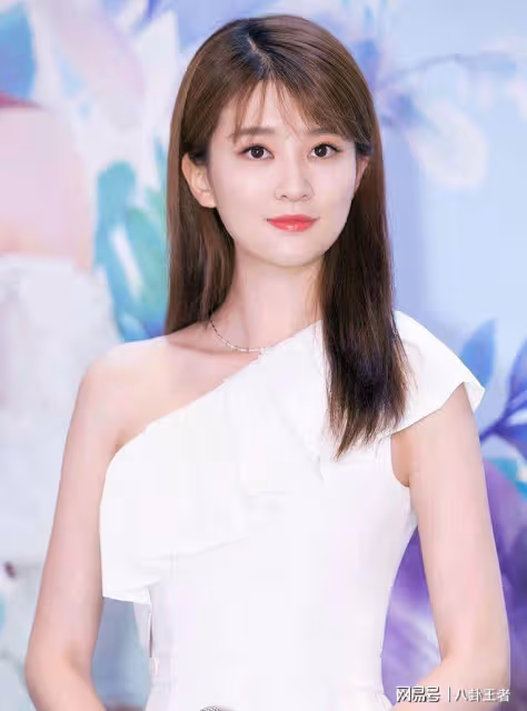 30歲喬欣隱婚深圳500億豪門公子!10月3個地方辦婚禮,楊紫當伴娘