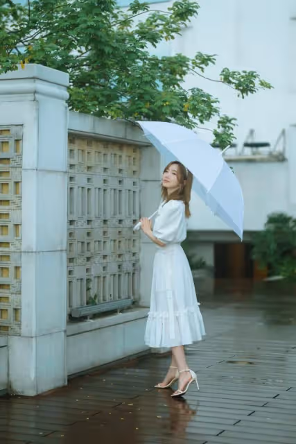 孟美岐風格變了不少，穿小白裙扮鄰家小妹，還挺好看的