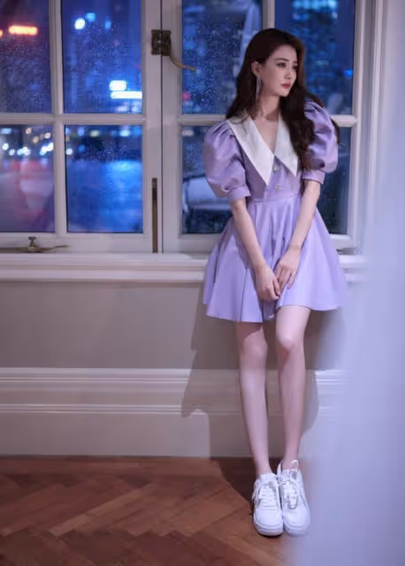 年輕就是好啊，徐璐穿香芋紫裙美如初戀，雙腿也太細了吧