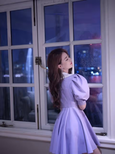 年輕就是好啊，徐璐穿香芋紫裙美如初戀，雙腿也太細了吧