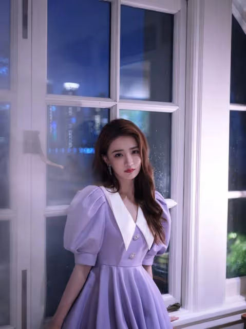 年輕就是好啊，徐璐穿香芋紫裙美如初戀，雙腿也太細了吧