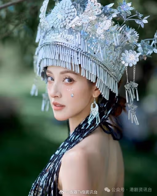 又一位TVB後生仔宣布離巢!陳凱琳生日游麗江變身民族少女