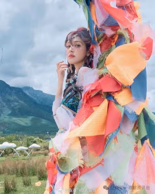 又一位TVB後生仔宣布離巢!陳凱琳生日游麗江變身民族少女