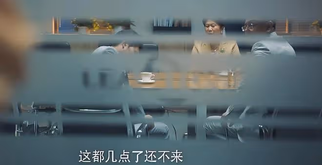 明明滿臉褶子,眼神猥瑣,卻要演大學生,網友:你自己看看這像嗎
