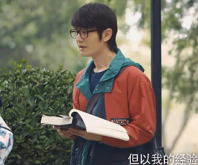 明明滿臉褶子,眼神猥瑣,卻要演大學生,網友:你自己看看這像嗎