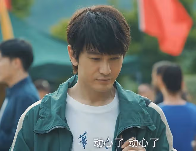 明明滿臉褶子,眼神猥瑣,卻要演大學生,網友:你自己看看這像嗎