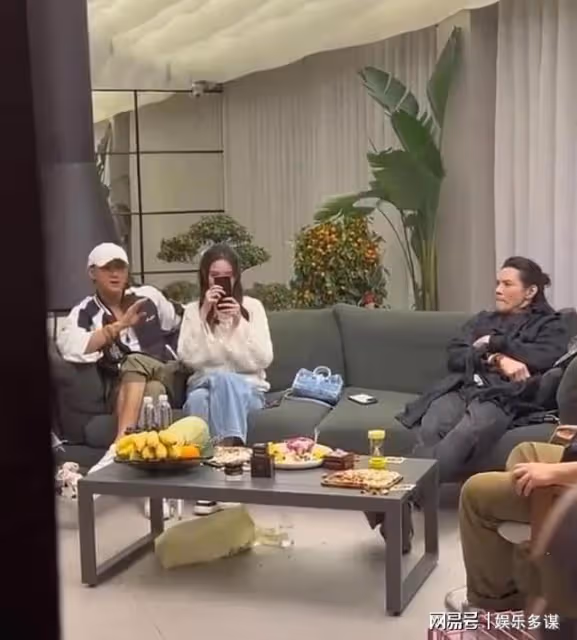 黃子韜徐藝洋官宣戀情,被扒出拍完官宣視頻後還在懟粉!