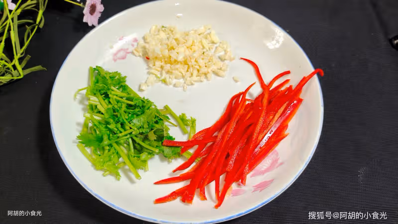 夏天這菜使勁吃,3塊一個蔬菜之王! 拌一拌清爽上桌,一口多種滋味、食慾全開