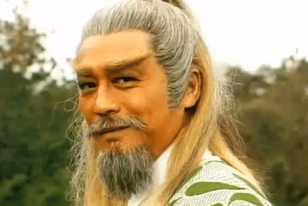 黃蓉被裘千仞打成重傷後,黃藥師為何不去報仇?你看他師父是誰