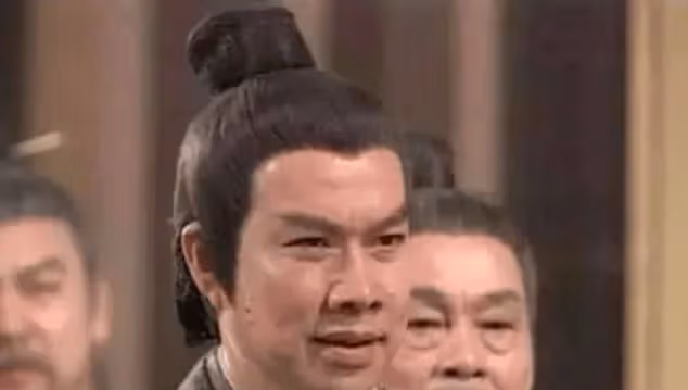 倚天中,此人是陽頂天師傅,武功遠勝張三丰,因為一女子遁入空門